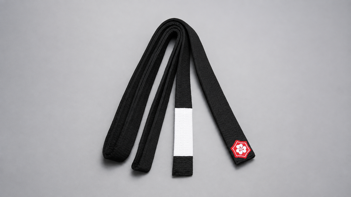 CLASSIC — Black (White Bar)